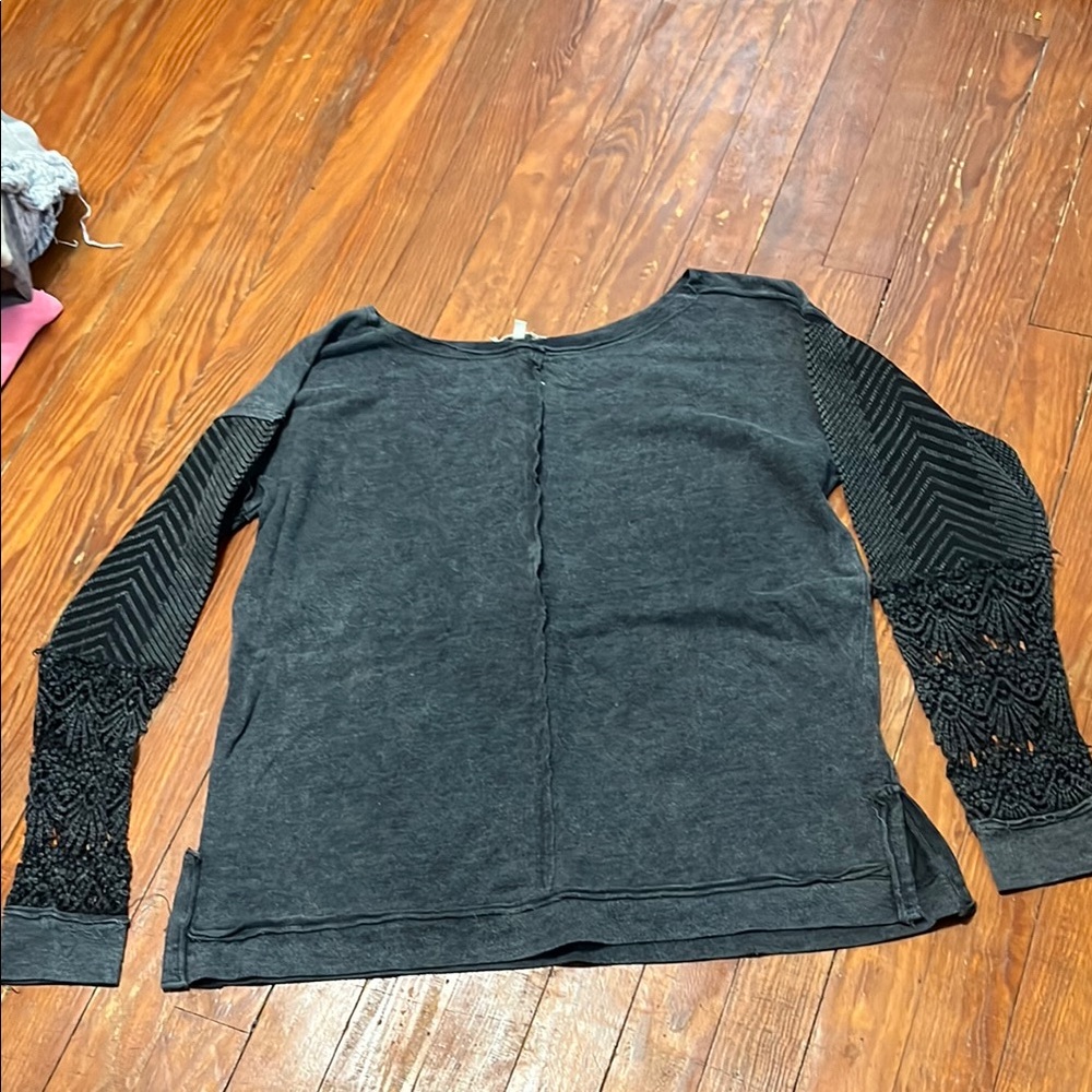 Women's Black Lace Sleeve Top